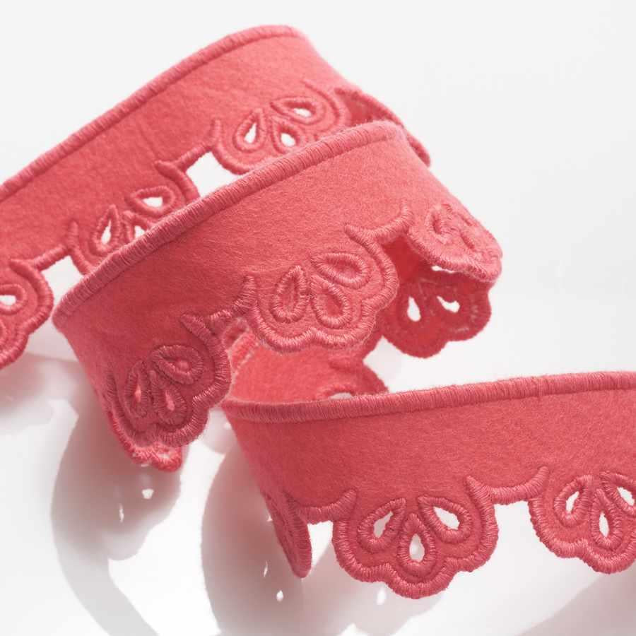 Trim by the yard Timeless Classics - 05624 Scallop Peony