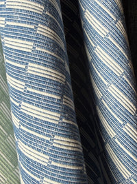 Close up fabric 90145-Larkspur