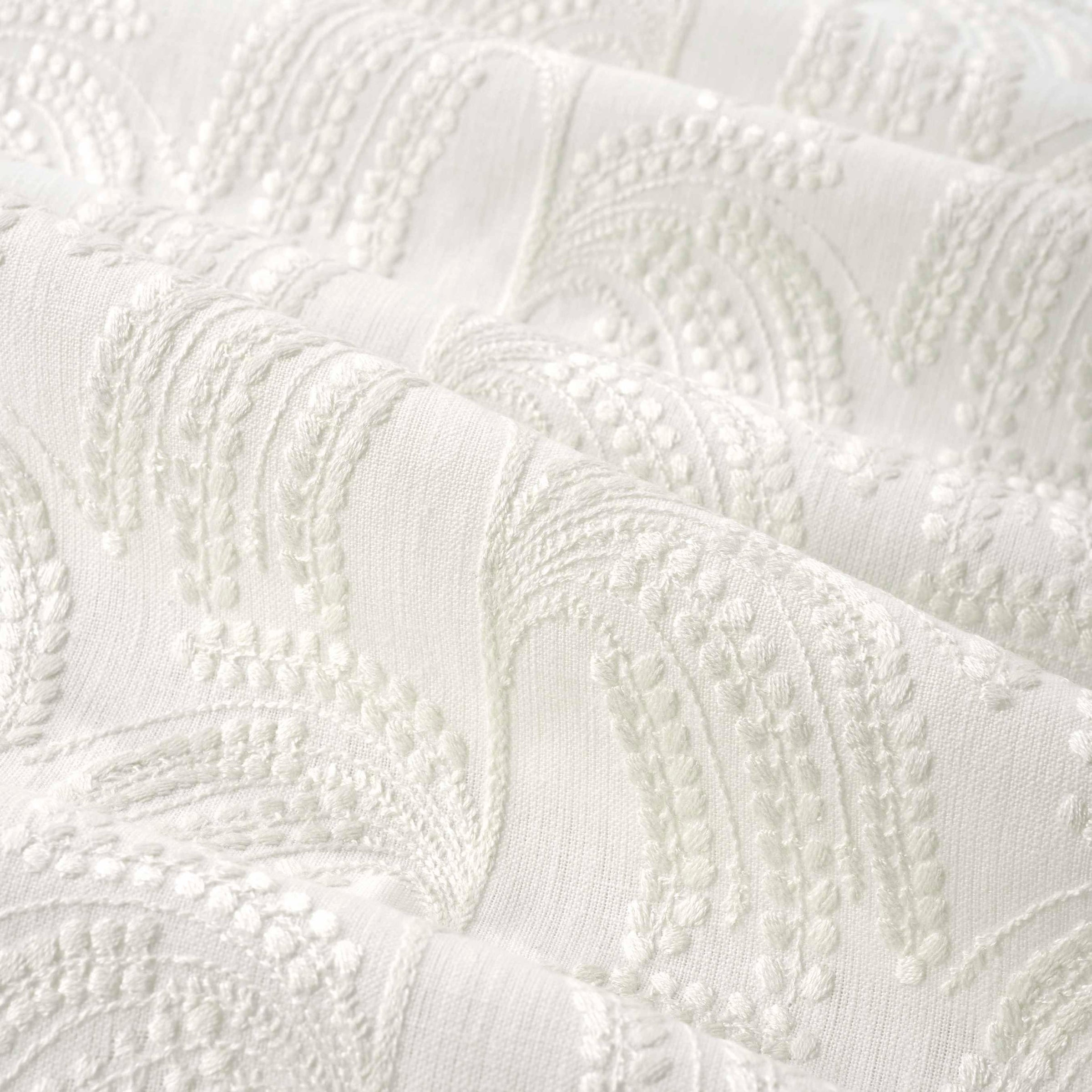 Fabric by the yard - Wonderland 15630 Crystal
