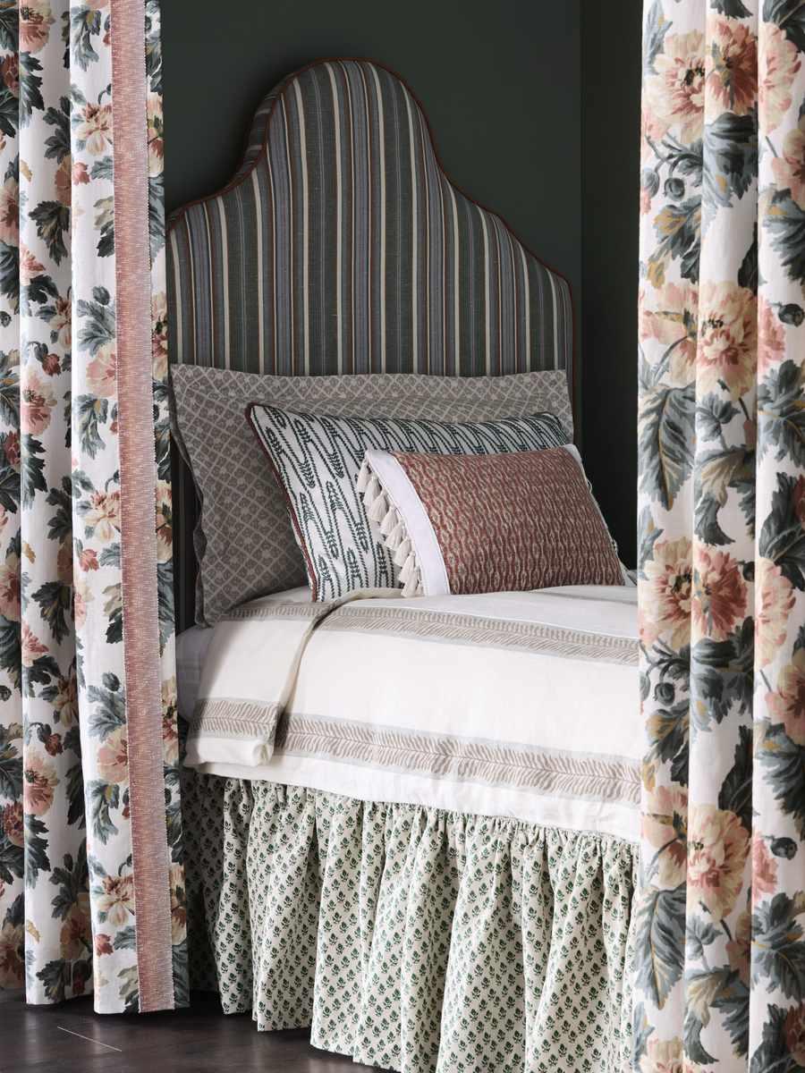 Fabric by the yard - Heritage 23162 Blue