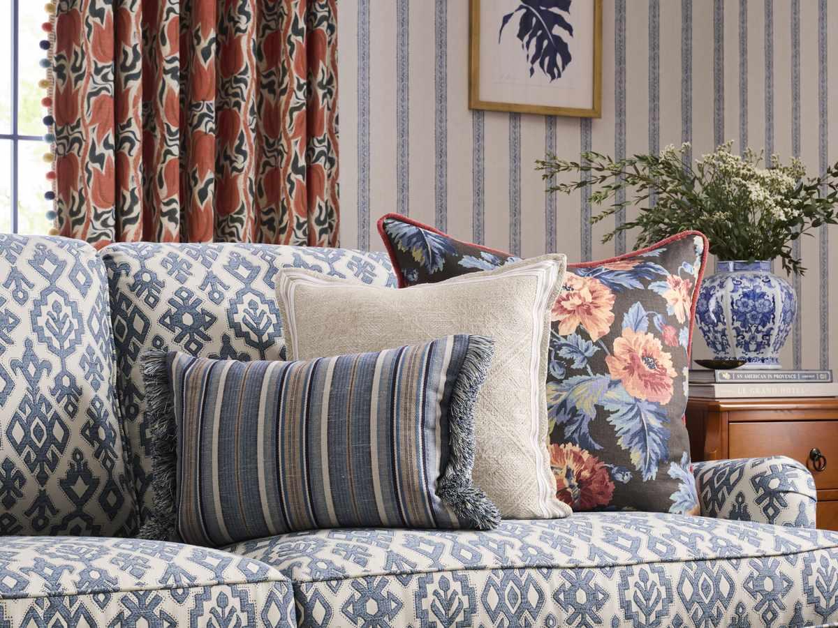 Fabric by the yard - Heritage 23090 Ivory
