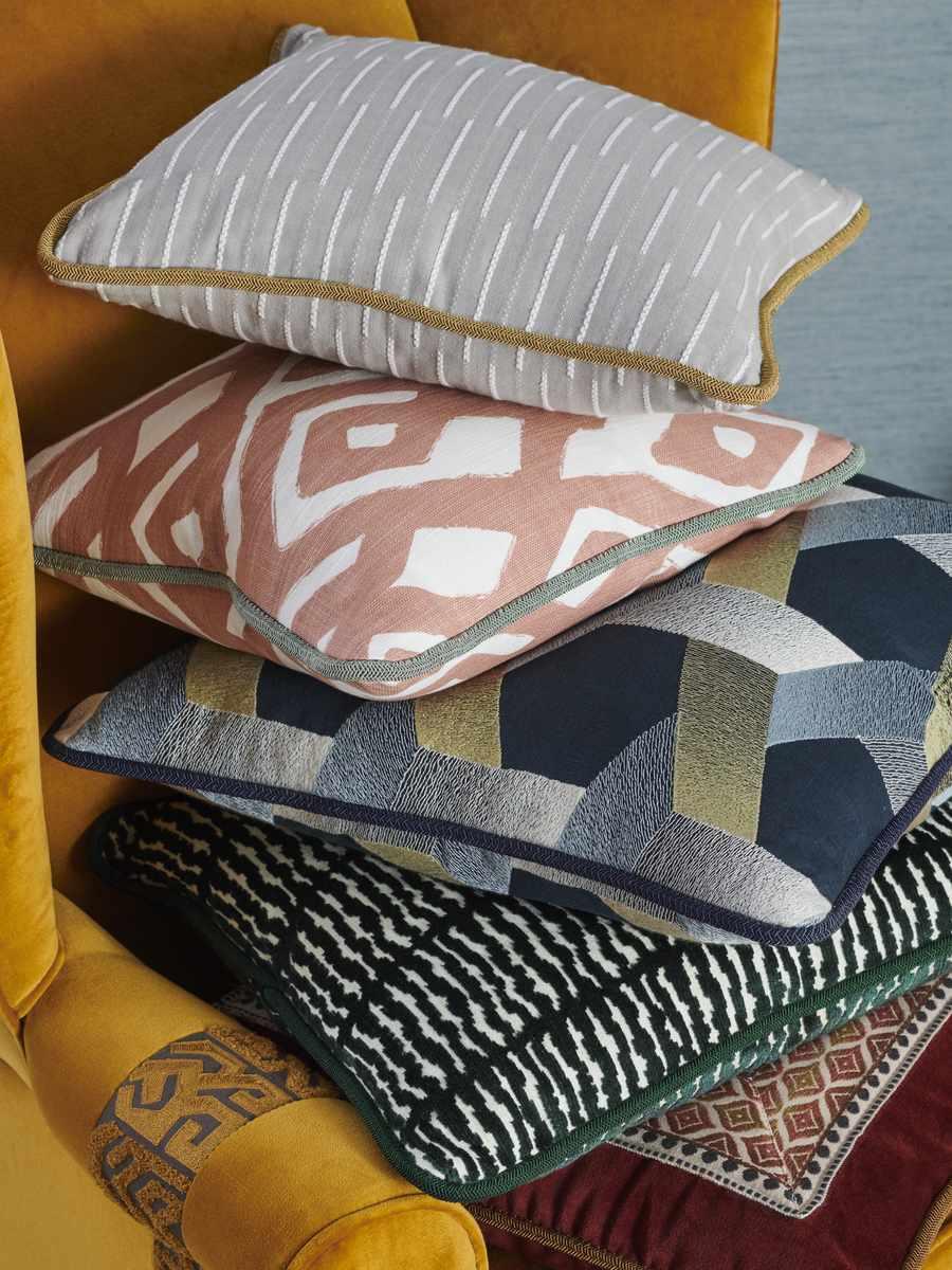 Fabric by the yard - Heritage 09597 Inkwood